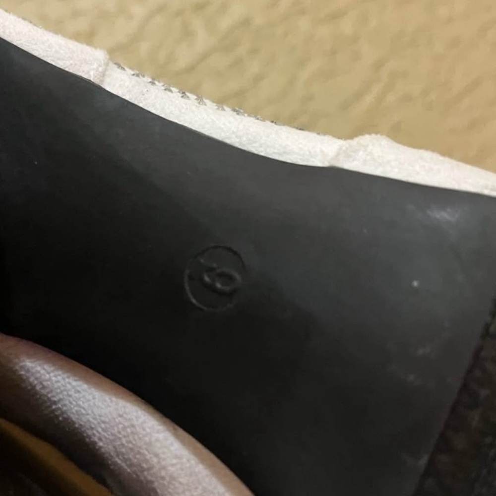 Pierre Dumas White Heeled Boots with Pointed Toe - Picture 3 of 9